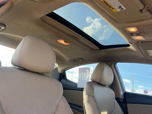 Used 2012 Hyundai Elantra Limited w/ Technology Pkg 5 image 13