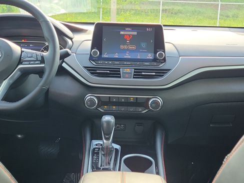 Used 2025 Nissan Altima 2.5 SR FWD image 15