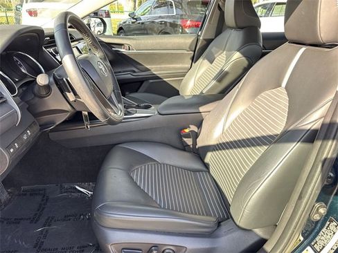 Used 2020 Toyota Camry SE image 11