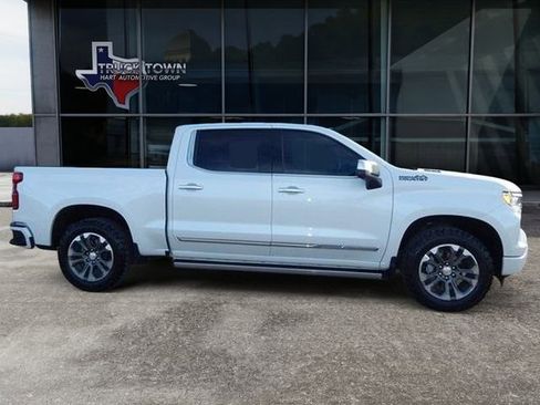 Used 2025 Chevrolet Silverado 1500 High Country w/ LPO, Dark Essentials Package image 2