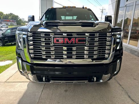 Used 2024 GMC Sierra 3500 Denali w/ Denali Reserve Package AWD/4WD image 3