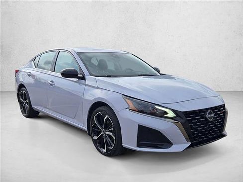 Used 2025 Nissan Altima 2.5 SR w/ SR Premium Package AWD/4WD image 28