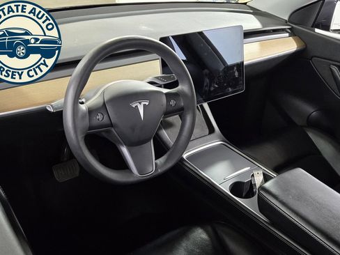 Used 2021 Tesla Model Y Long Range AWD/4WD image 11