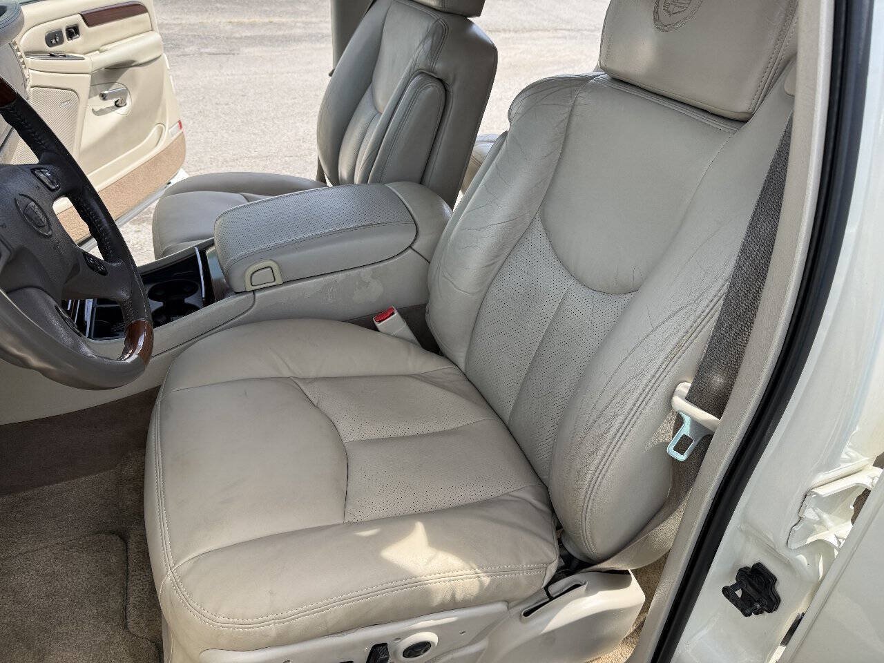 Used 2003 Cadillac Escalade 2WD image 2