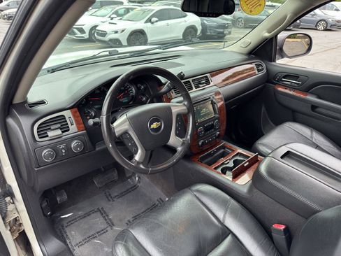 Used 2011 Chevrolet Avalanche LTZ AWD/4WD image 19