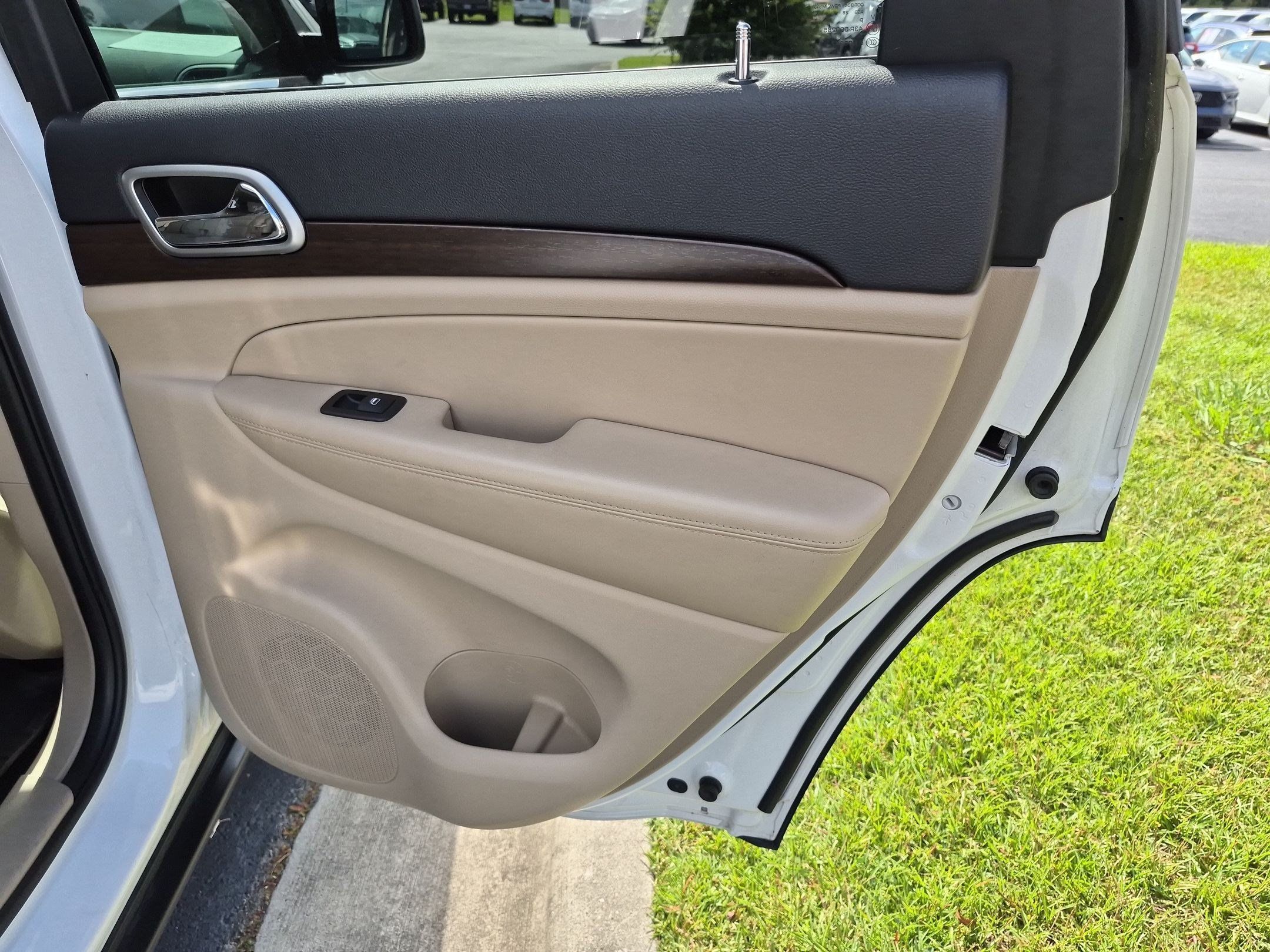 Used 2018 Jeep Grand Cherokee Laredo RWD image 22