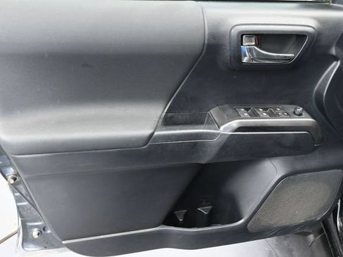 Used 2019 Toyota Tacoma TRD Sport w/ Technology Package AWD/4WD image 26