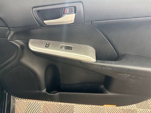 Used 2014 Toyota Camry SE FWD image 21