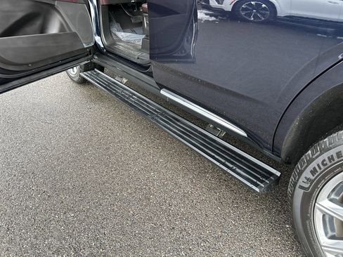 Used 2022 Cadillac Escalade Premium Luxury Platinum w/ Heavy-Duty Trailer Package AWD/4WD image 9