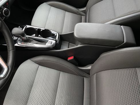 Used 2025 Chevrolet Trax LT w/ LT Convenience Package image 32