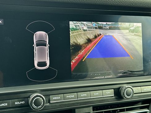 Used 2020 Porsche Macan image 21