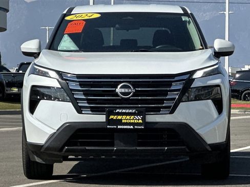 Used 2024 Nissan Rogue SV image 9