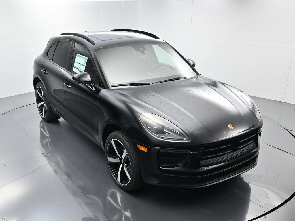 Certified 2026 Porsche Macan AWD/4WD image 40
