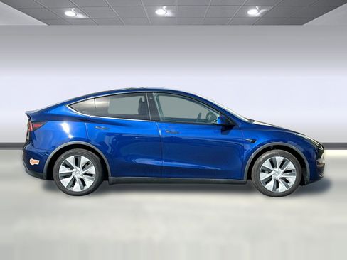 Used 2020 Tesla Model Y Long Range image 8