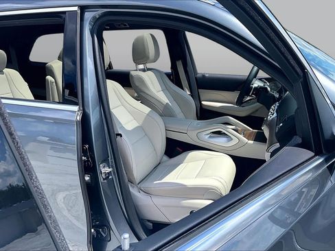 Used 2024 Mercedes-Benz GLS 450 4MATIC image 9