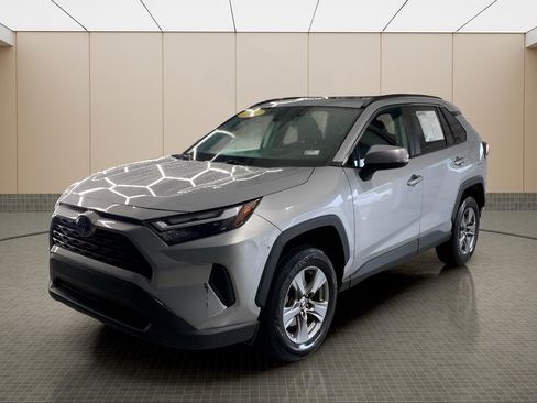 Used 2022 Toyota RAV4 XLE image 1