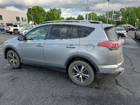 Used 2018 Toyota RAV4 XLE FWD image 9