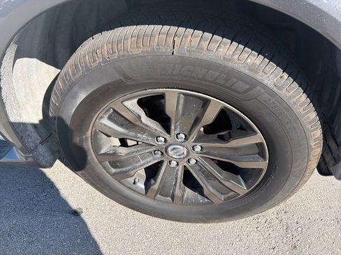 Used 2017 Nissan Armada Platinum image 4