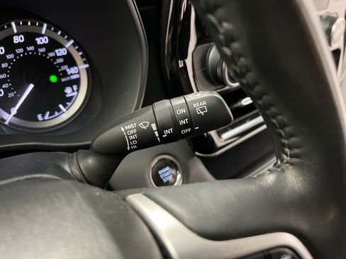 Used 2023 Toyota Highlander LE image 19