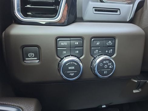 Used 2024 GMC Sierra 3500 Denali AWD/4WD image 23
