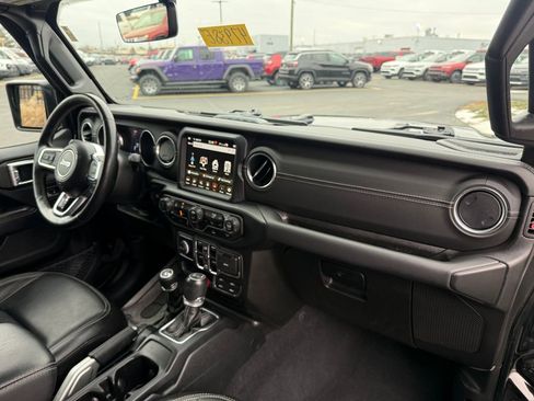 Used 2023 Jeep Wrangler Unlimited Sahara w/ Cold Weather Group image 13