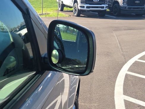 Used 2016 Dodge Grand Caravan SXT image 6