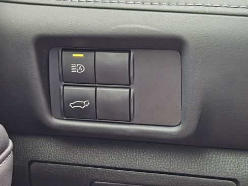 Used 2022 Toyota Highlander LE image 24