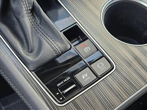 Used 2023 Toyota Sienna Limited image 30