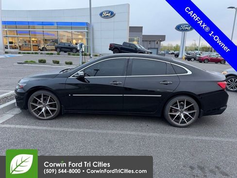 Used 2017 Chevrolet Malibu Premier w/ Premier Sun and Wheel Package image 7