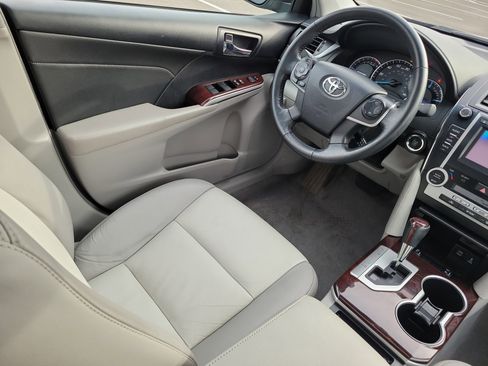 Used 2014 Toyota Camry XLE image 16