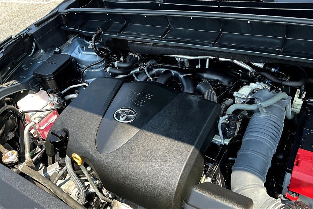 Used 2021 Toyota Highlander LE AWD/4WD image 36