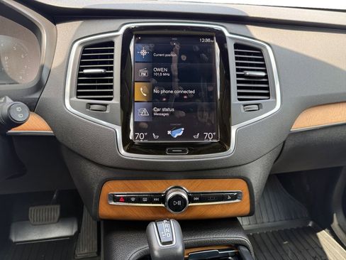 Used 2022 Volvo XC90 T6 Momentum w/ Climate Package image 11