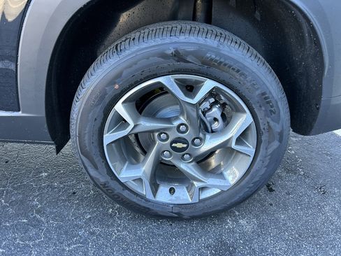 New 2025 Chevrolet Trax LT w/ Driver Confidence Package image 13