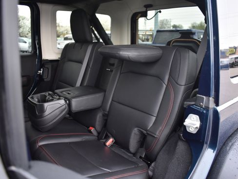 Used 2025 Jeep Wrangler Unlimited Rubicon w/ Safety Group image 28