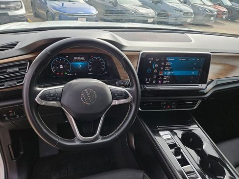 Used 2025 Volkswagen Atlas SE image 17