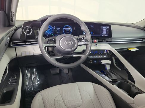 New 2025 Hyundai Elantra Limited image 12