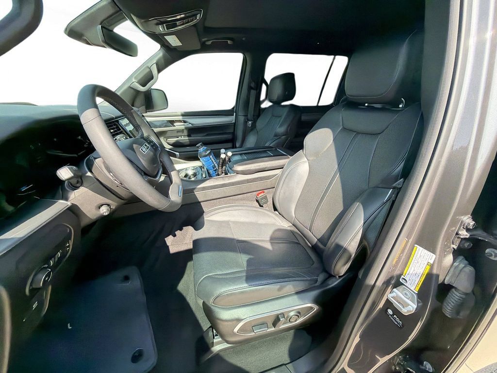 Certified 2023 Jeep Wagoneer Series II RWD image 13