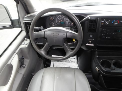 Used 2006 Chevrolet Express 2500 w/ Power and Light Package RWD image 20