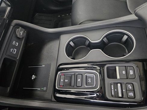 Used 2024 Honda Pilot Touring image 19