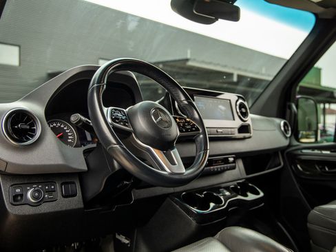 Used 2020 Mercedes-Benz Sprinter 2500 image 22