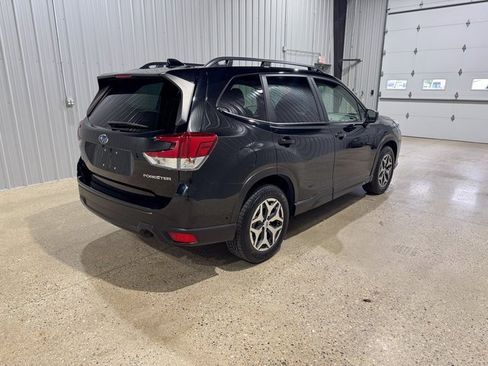 Used 2022 Subaru Forester Premium image 5