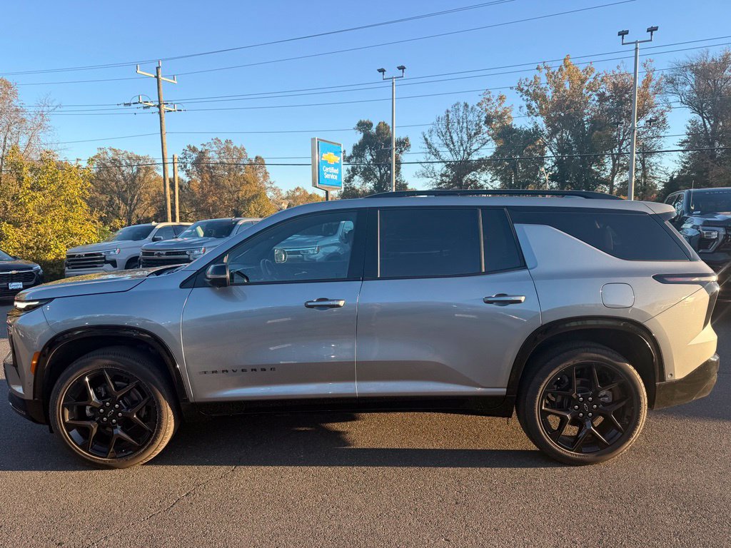 Used 2026 Chevrolet Traverse RS w/ LPO, Floor Liner Package AWD/4WD image 2