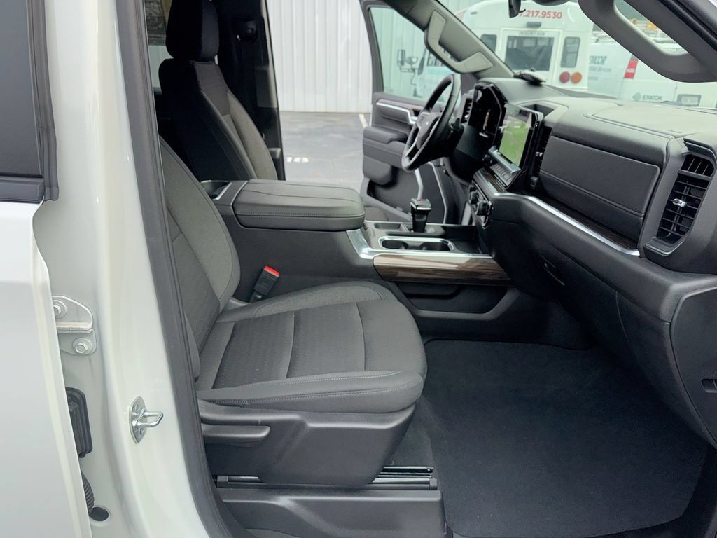 Used 2025 Chevrolet Silverado 1500 RST RWD image 32