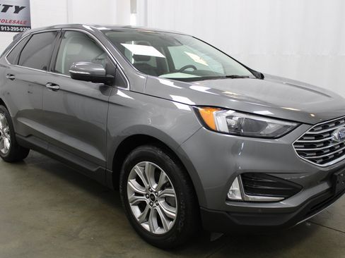 Used 2024 Ford Edge Titanium image 3