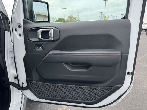 Used 2024 Jeep Gladiator Rubicon w/ Technology Group AWD/4WD image 40
