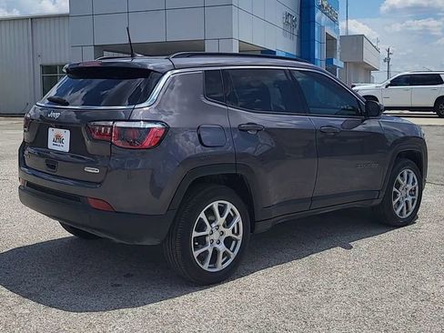 Used 2024 Jeep Compass Latitude image 8