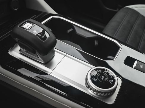 New 2025 Mitsubishi Outlander SE image 23