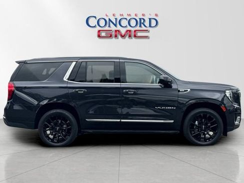 Used 2023 GMC Yukon SLT RWD image 3