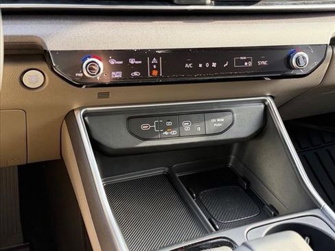 New 2026 Kia Carnival EX image 24