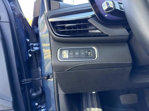 Used 2025 Buick Enclave Preferred image 32